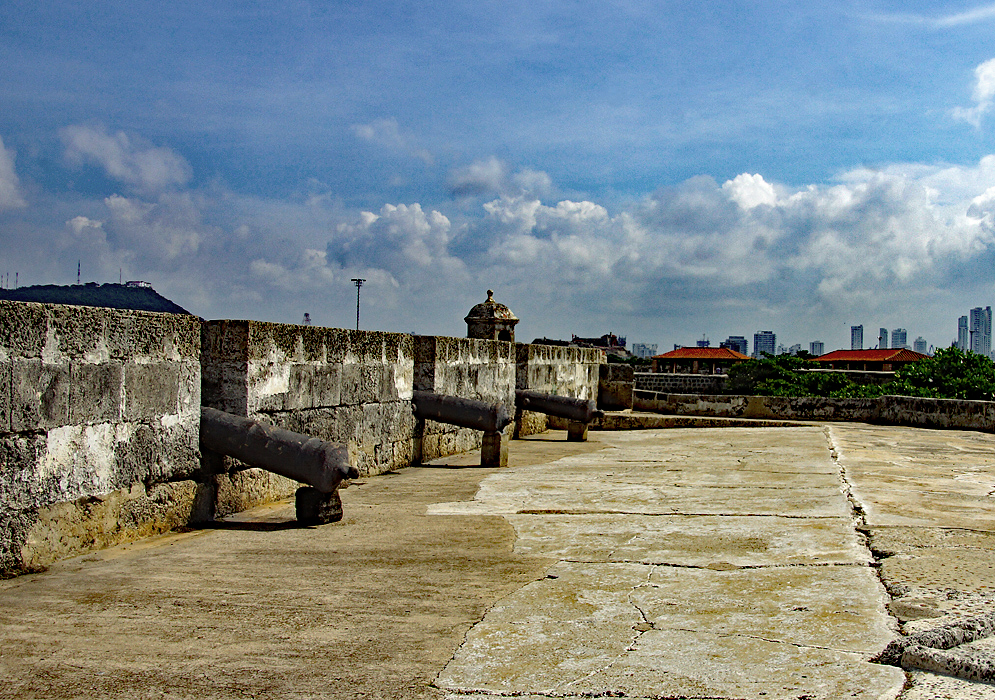 The top of the fort with canons facing outward toward La Popa hill